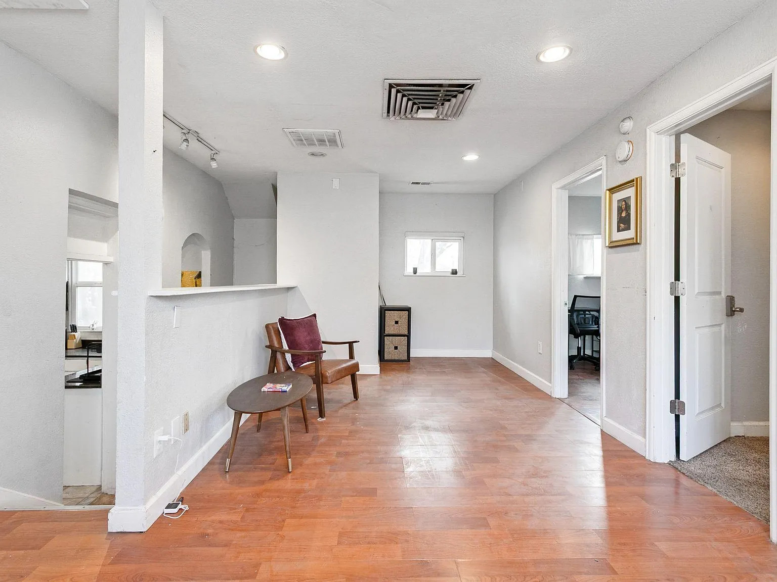4 bed, 2.5 bath, 120 sqft, $815 — Photo 2