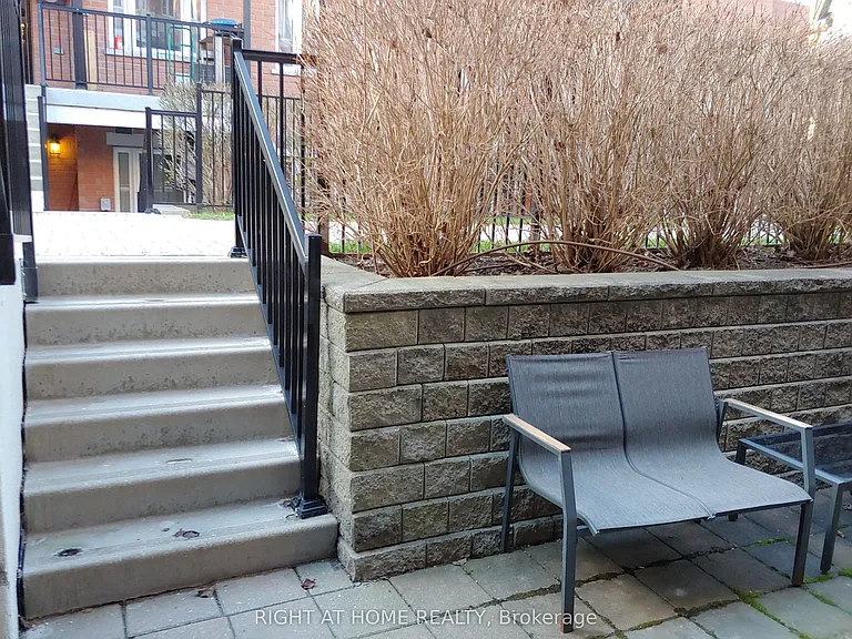 310 John St #162 — Photo 4