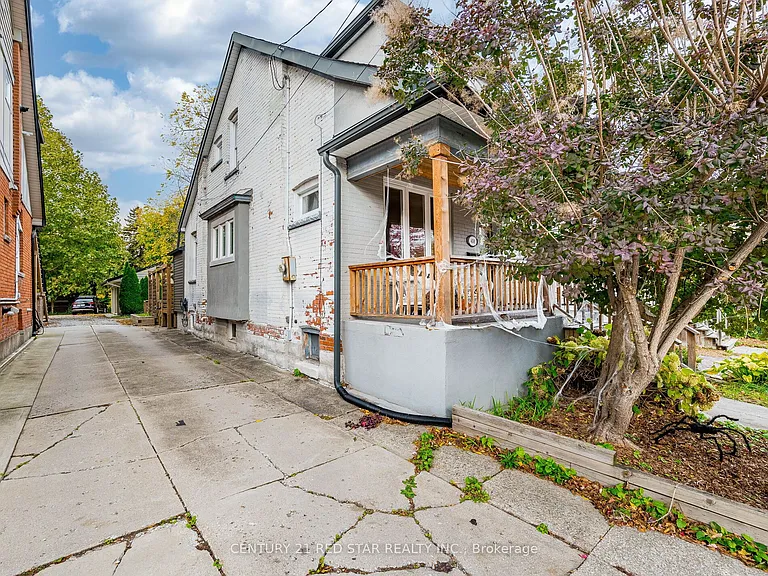 458 Dundurn St S — Photo 2