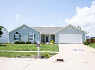 4012 Appletree Dr, Monticello, IL 61856