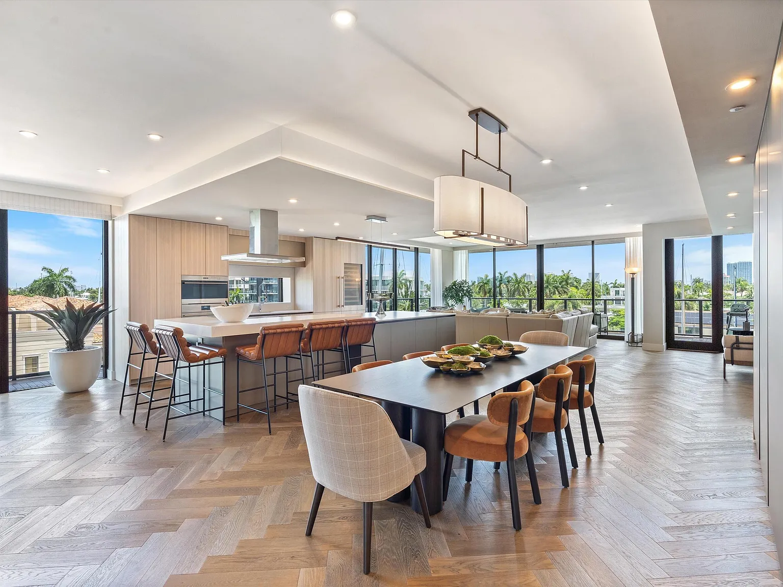 One24 Residences Condo — Photo 3