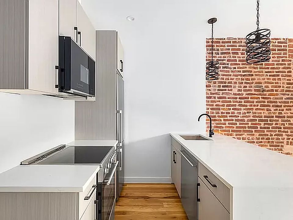 2nd image of 441 Irving Ave Floor 2