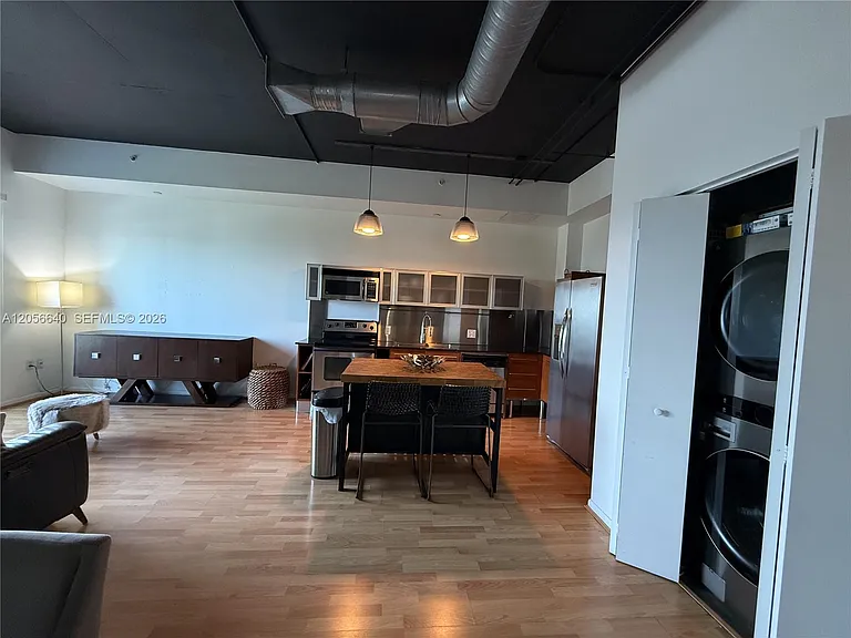 10 SW South River Dr #708 — Photo 4