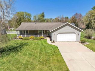 980 Buffalo Ridge Ln, Waupaca, WI 54981