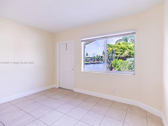 5th image of 361 SE 19th Ave APT 12