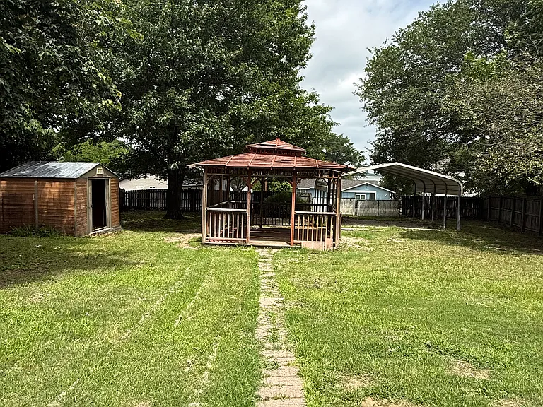 820 Hillside Dr — Photo 24