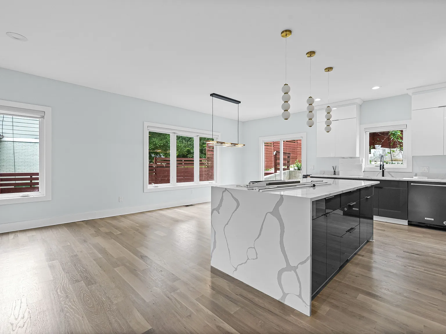 4 bed, 3.0 bath, 2600 sqft, $4,000 — Photo 1
