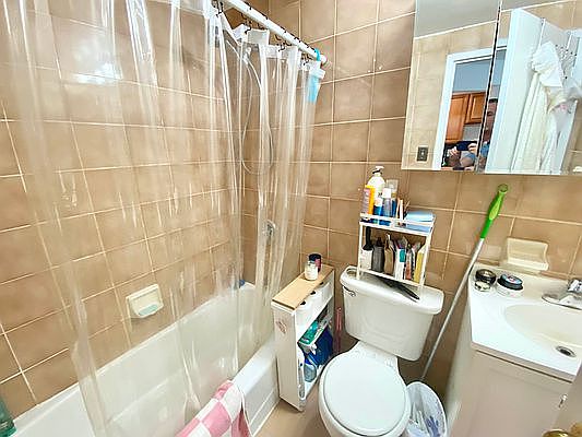 5th image of 121 E 12th St APT 4A