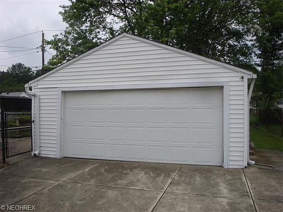 3rd image of 5140 Chestnut Hill Dr