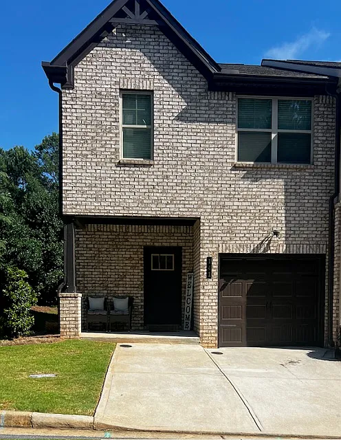 3 bed, 2.5 bath, 1540 sqft, $2,200 — Photo 3