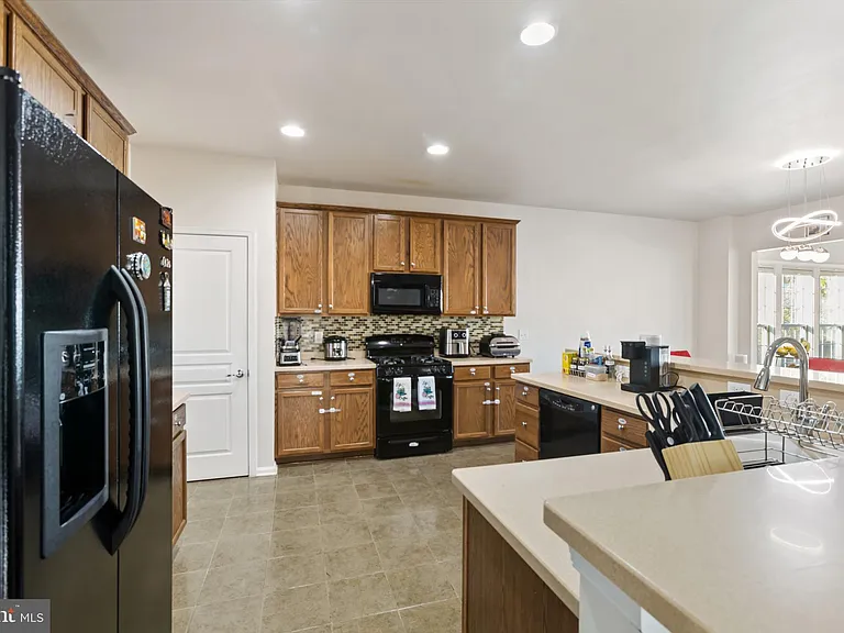 84 Wyndale Ct — Photo 46