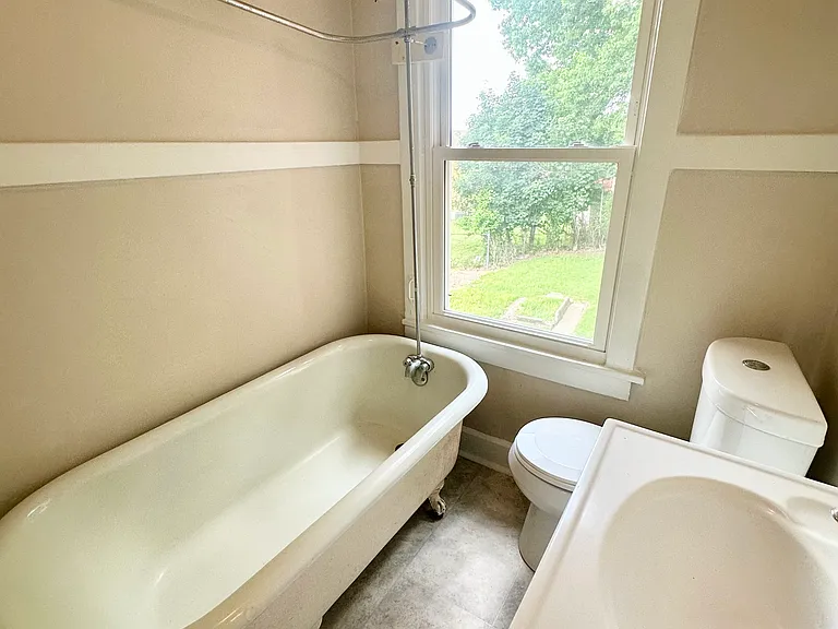 7321 Somerset St — Photo 15
