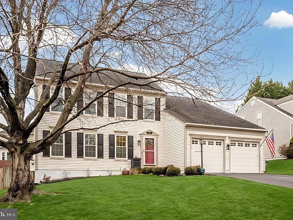 3rd image of 3 Hampshire Ct