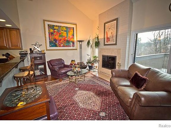 5th image of 41350 Woodward Ave APT 7