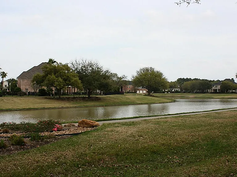 2046 Palm Forest Ln — Photo 32