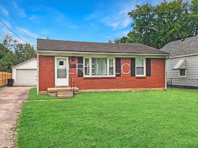 2404 Thomas Ave — Photo 1