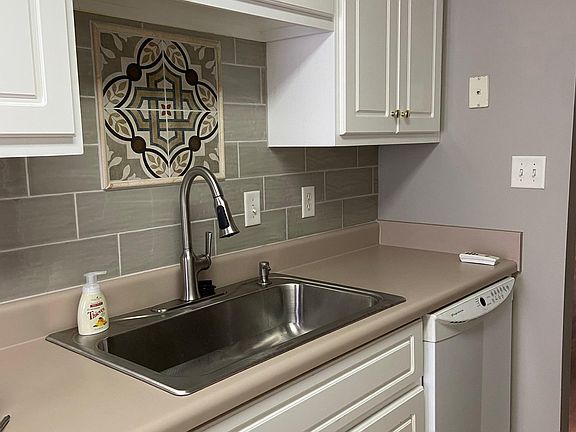 5th image of 155 Saint Kitts Ct