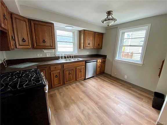5th image of 155 Berryman Dr