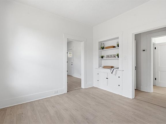 5th image of 558 11th Ave NW