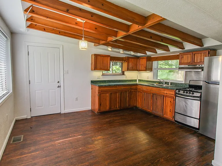 1709 Cloverlawn Ave — Photo 3