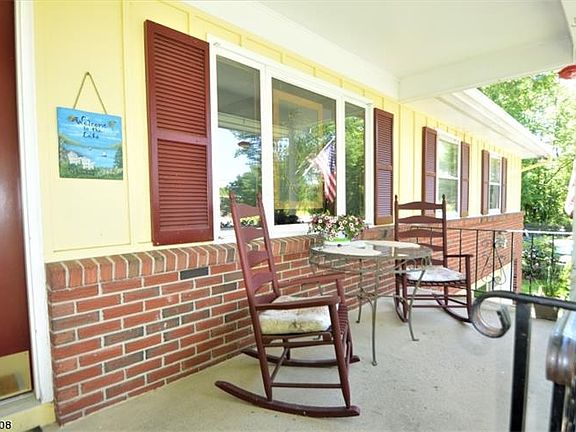 2nd image of 256 Lakeview Dr