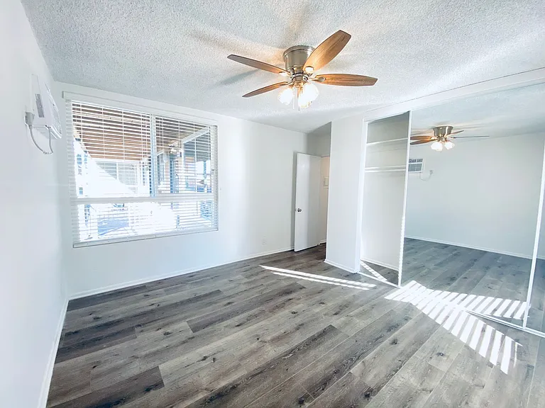 7351 Variel Ave — Photo 18