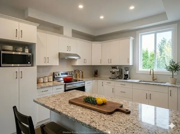 521 Campbell Ave, Windsor, ON