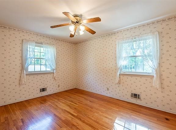 3rd image of 2807 NE 63rd St