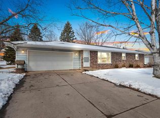 2931 Gilbert Dr, Green Bay, WI 54311