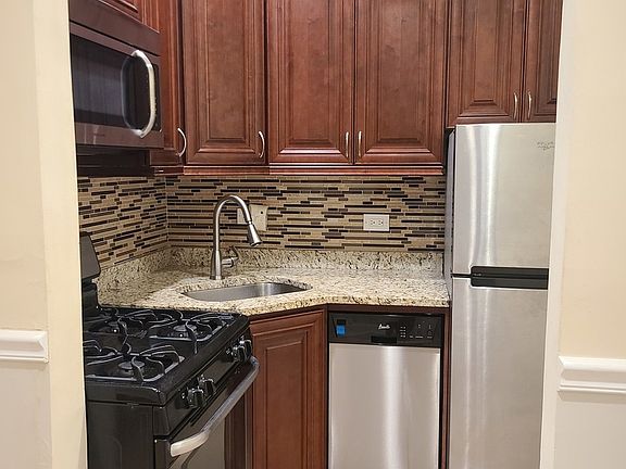 3rd image of 4024 N Ashland Ave APT 103