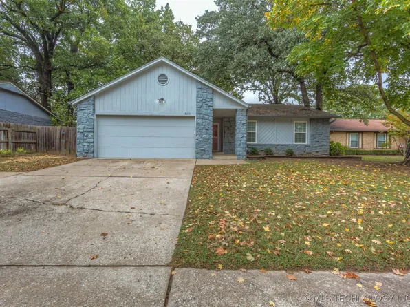 8215 S Date Pl, Broken Arrow, OK 74011