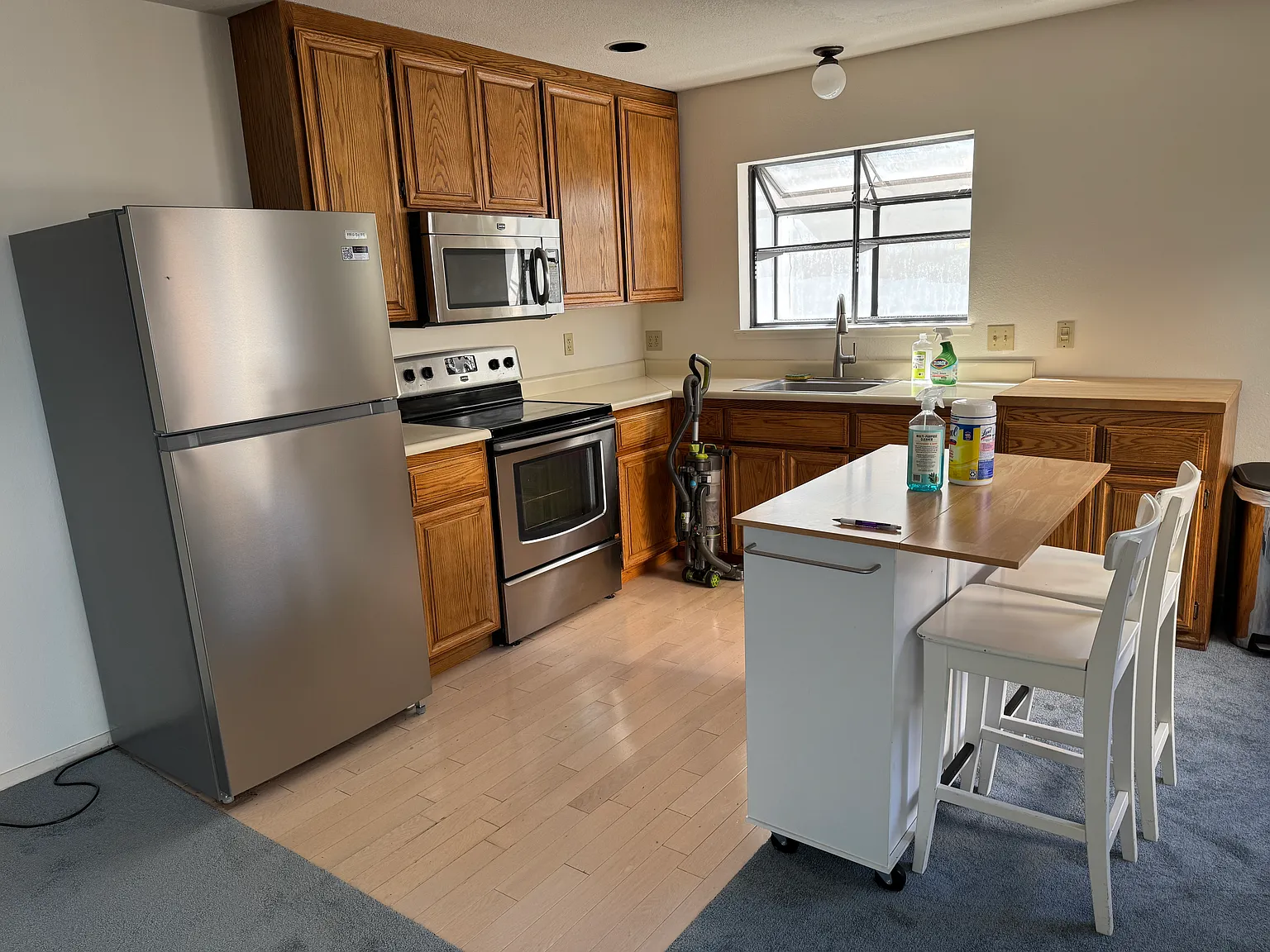 2 bed, 1000 sqft, $3,400 — Photo 3