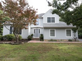 11 Iroquois Dr, Freehold, NJ