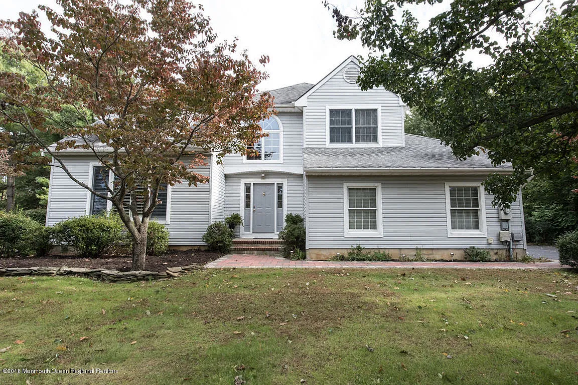 11 Iroquois Dr photo 1