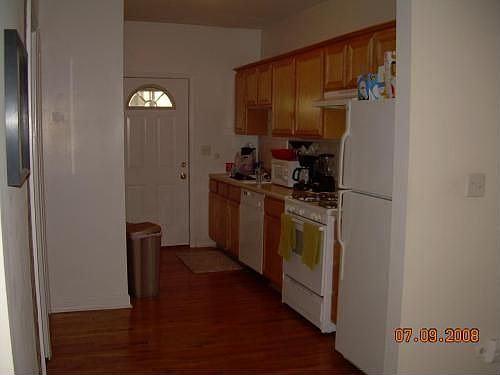 4th image of 1627 N Wood St APT 1F