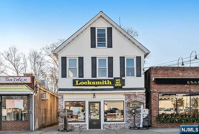 1st image of 10 W Prospect St