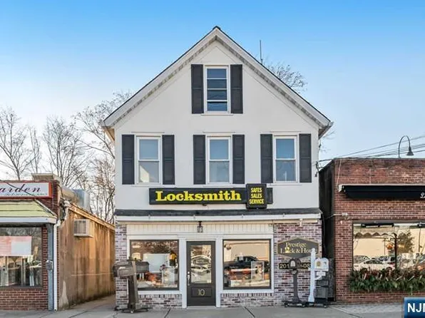 10 W Prospect St, Waldwick, NJ 07463