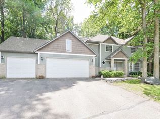 8854 Sylvan Rdg, Eden Prairie, MN 55347