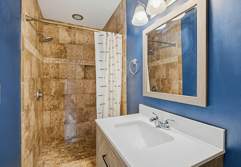 415 E Federal St — Photo 11