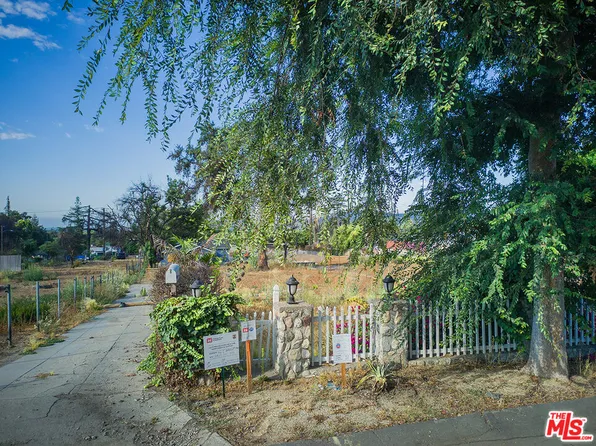 42 E Harriet St, Altadena, CA 91001