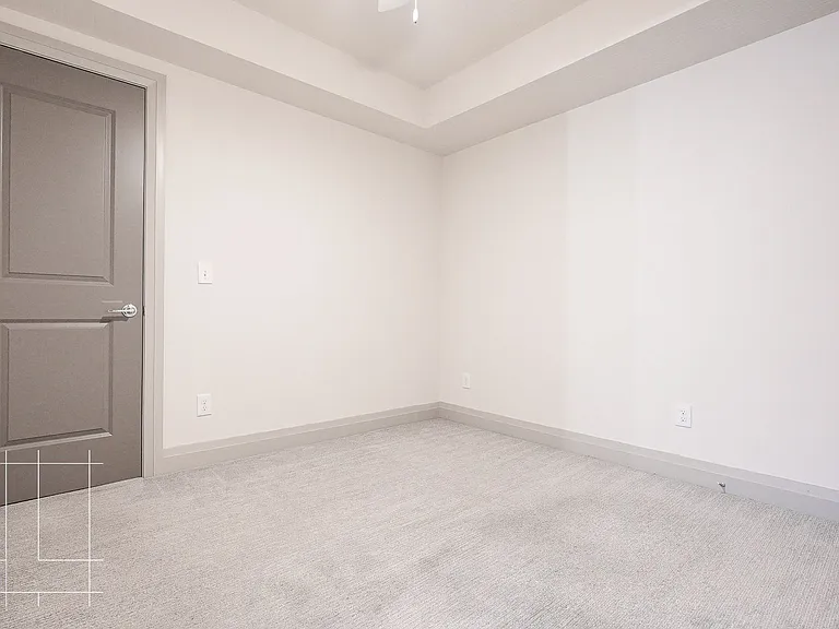 40 West — Photo 16