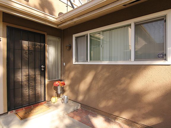 3rd image of 979 W Calle Del Sol APT 3