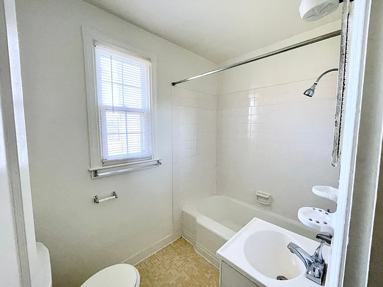Latham Park Manor — Photo 15