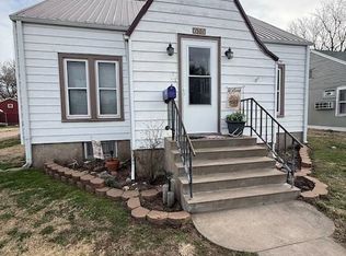615 W 7th St, Larned, KS 67550