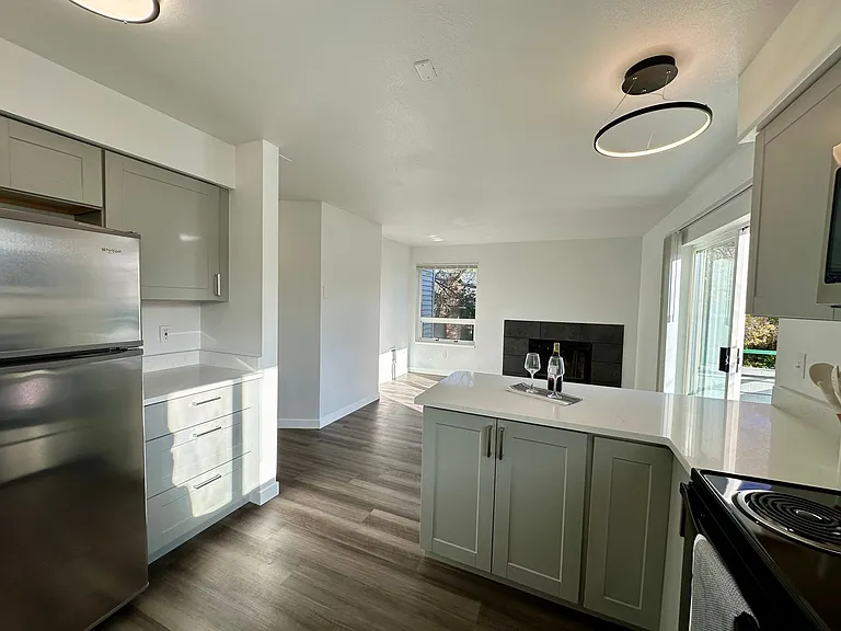 1712 Boylston Ave — Photo 3