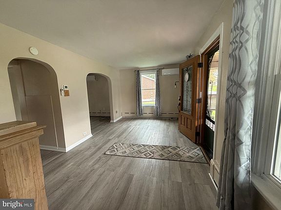 3rd image of 1419 Sandhill Rd