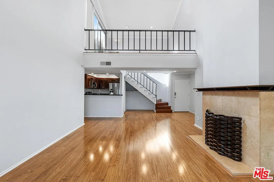 3 bed, 2.0 bath, 1145 sqft, $3,000 — Photo 3