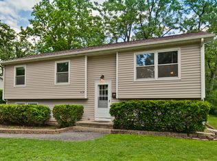 419 N Lakeshore Dr, Mundelein, IL