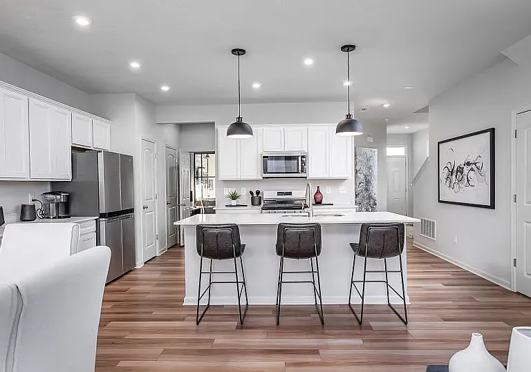 24432 W Alexis Ln — Photo 2