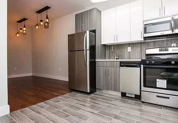 2nd image of 640 Kosciusko St #3